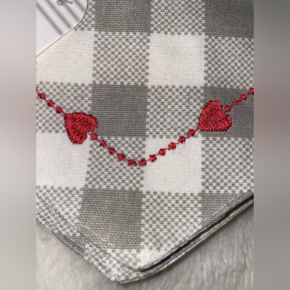 NEW Rachel Ashwell Heart Shaped Placemats - Set of Four, gray & red plaid - Picture 3 of 10